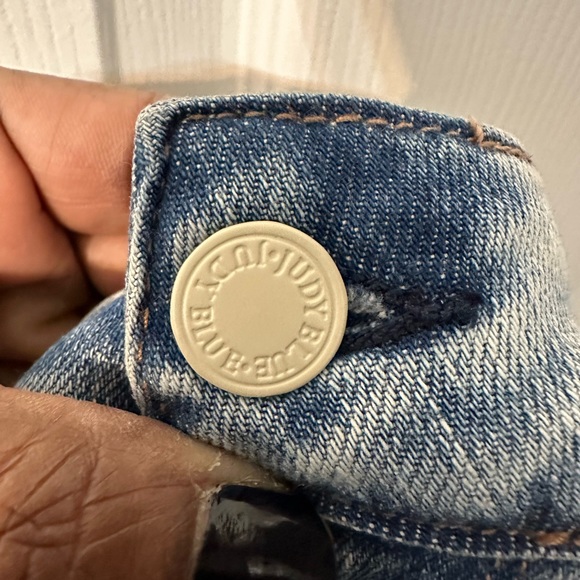 Brand. Judy Blue Boyfriend Fit Jeans - Picture 6 of 6